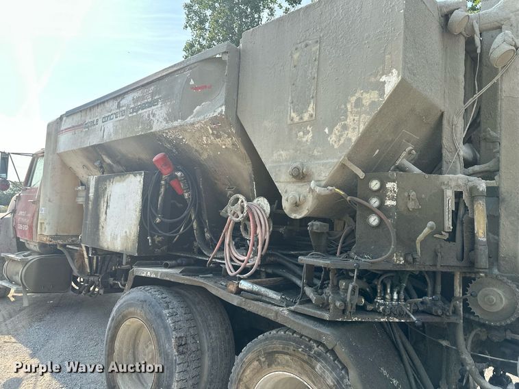 image for item DS2237 1997 Ford LT8000  volumetric ready mix truck