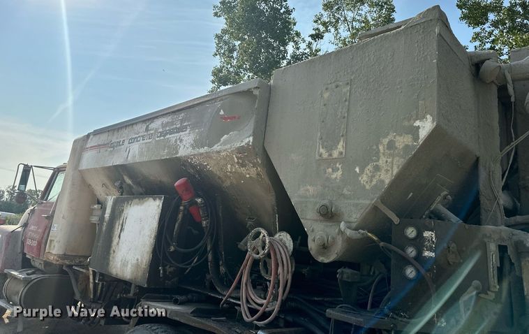image for item DS2237 1997 Ford LT8000  volumetric ready mix truck
