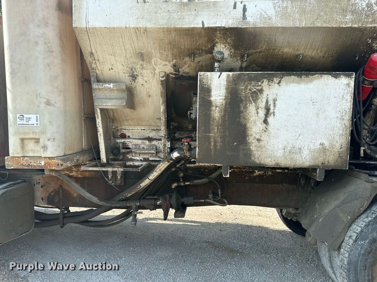 image for item DS2237 1997 Ford LT8000  volumetric ready mix truck