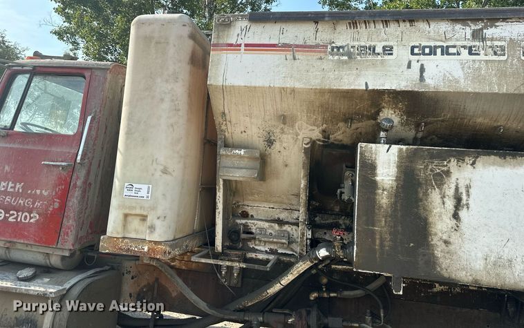 image for item DS2237 1997 Ford LT8000  volumetric ready mix truck