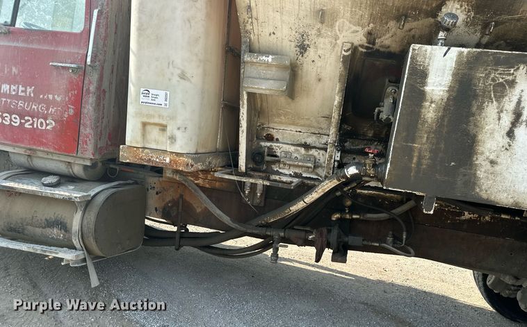 image for item DS2237 1997 Ford LT8000  volumetric ready mix truck