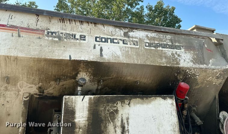 image for item DS2237 1997 Ford LT8000  volumetric ready mix truck