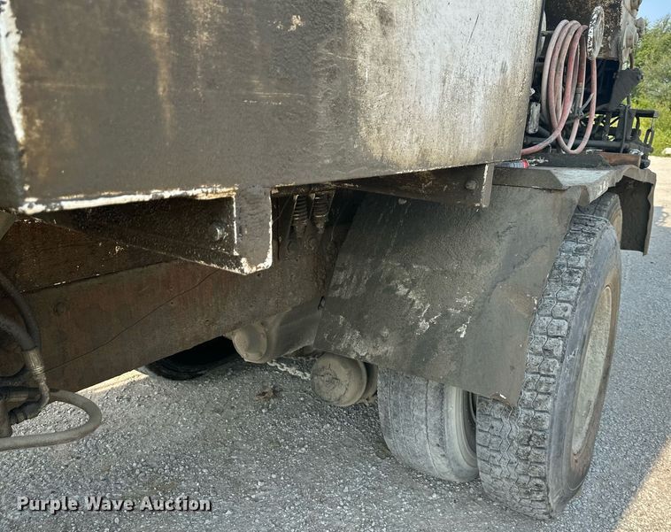 image for item DS2237 1997 Ford LT8000  volumetric ready mix truck