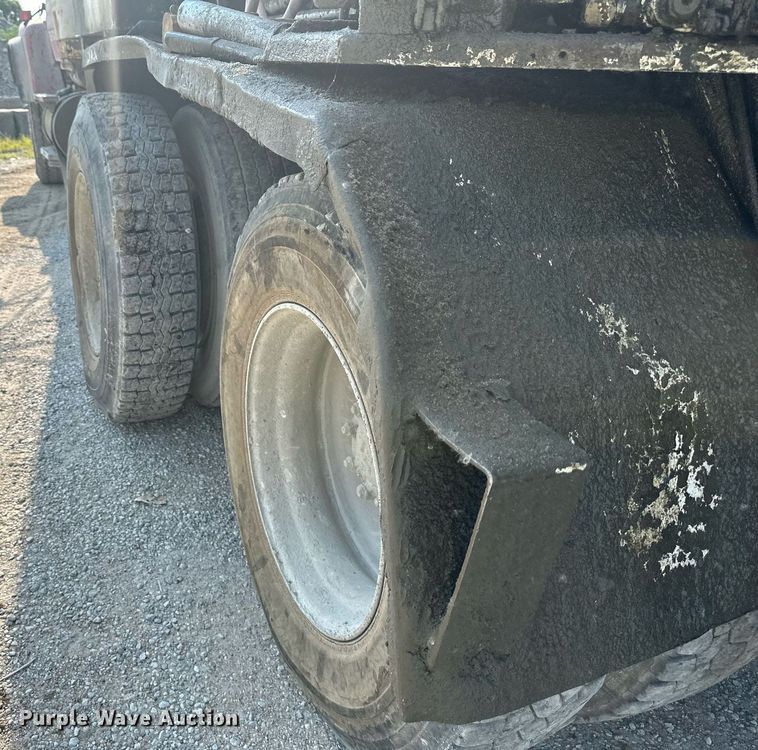 image for item DS2237 1997 Ford LT8000  volumetric ready mix truck