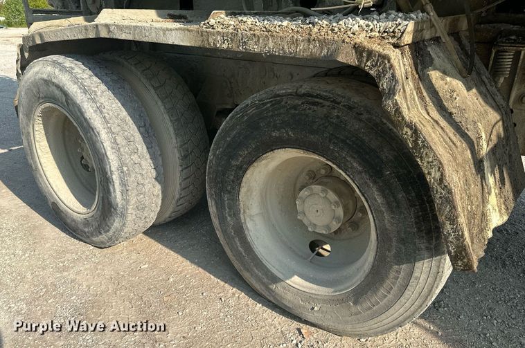 image for item DS2237 1997 Ford LT8000  volumetric ready mix truck