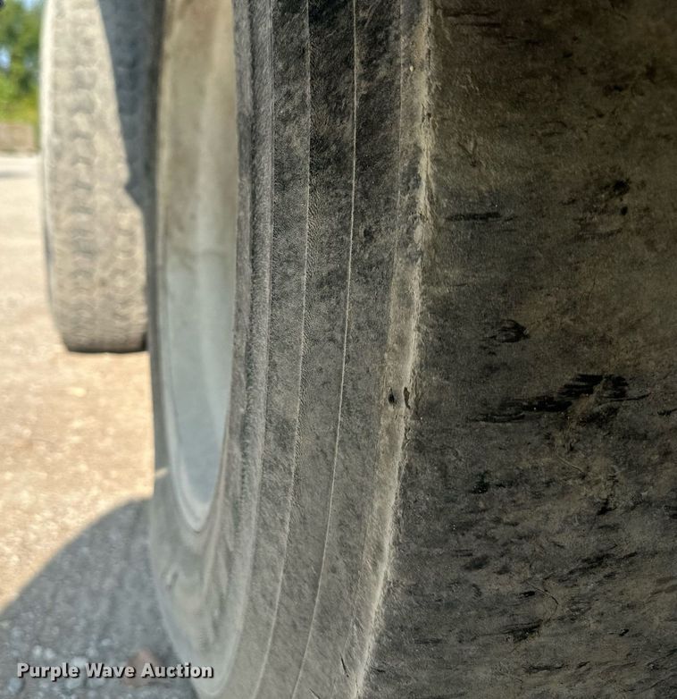 image for item DS2237 1997 Ford LT8000  volumetric ready mix truck