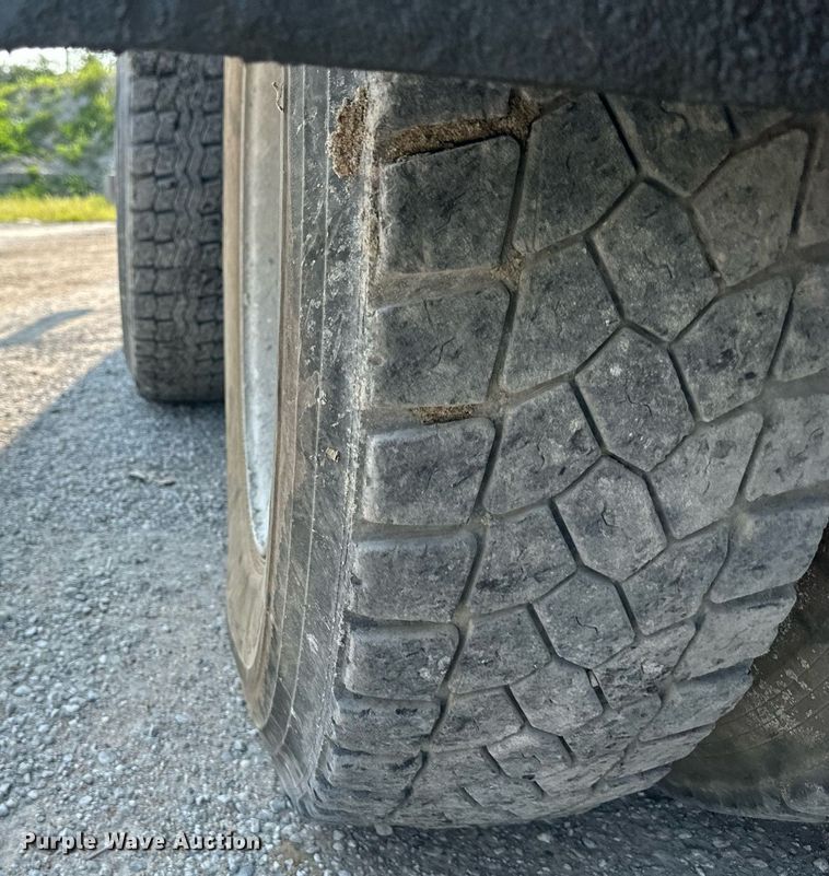 image for item DS2237 1997 Ford LT8000  volumetric ready mix truck