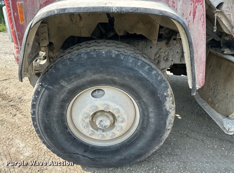 image for item DS2237 1997 Ford LT8000  volumetric ready mix truck