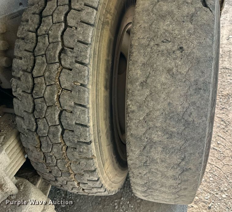 image for item DS2237 1997 Ford LT8000  volumetric ready mix truck