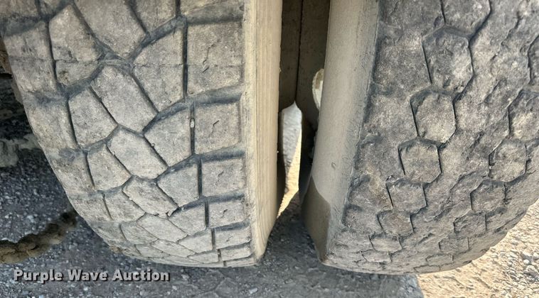 image for item DS2237 1997 Ford LT8000  volumetric ready mix truck