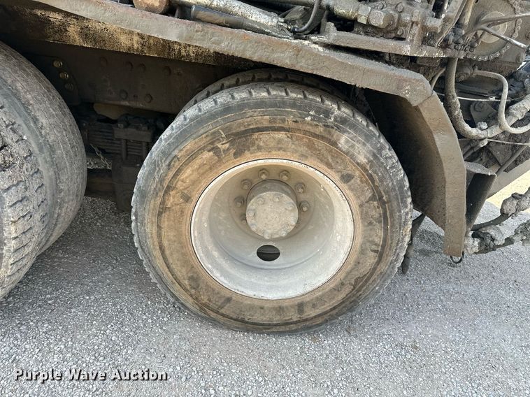 image for item DS2237 1997 Ford LT8000  volumetric ready mix truck