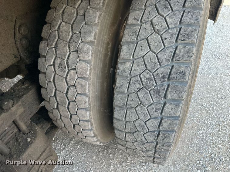 image for item DS2237 1997 Ford LT8000  volumetric ready mix truck