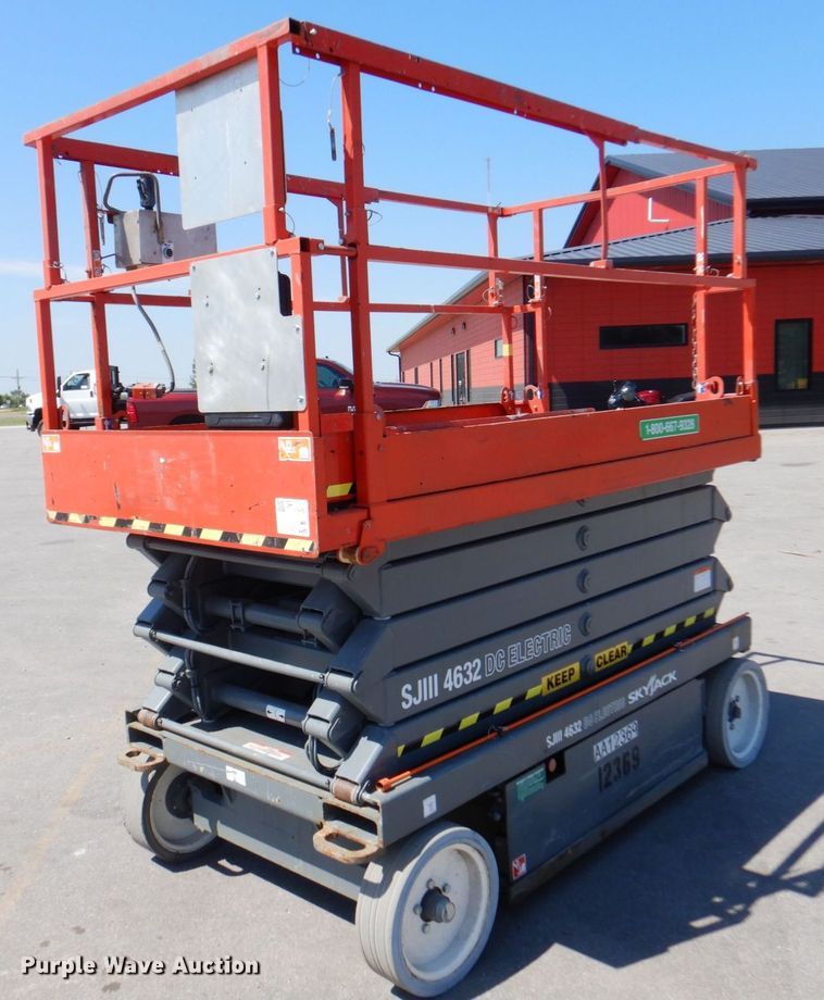image for item DS5633 2006 Skyjack  SJIII 4632  scissor lift