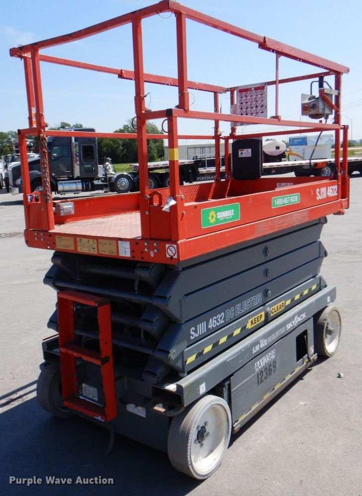 image for item DS5633 2006 Skyjack  SJIII 4632  scissor lift