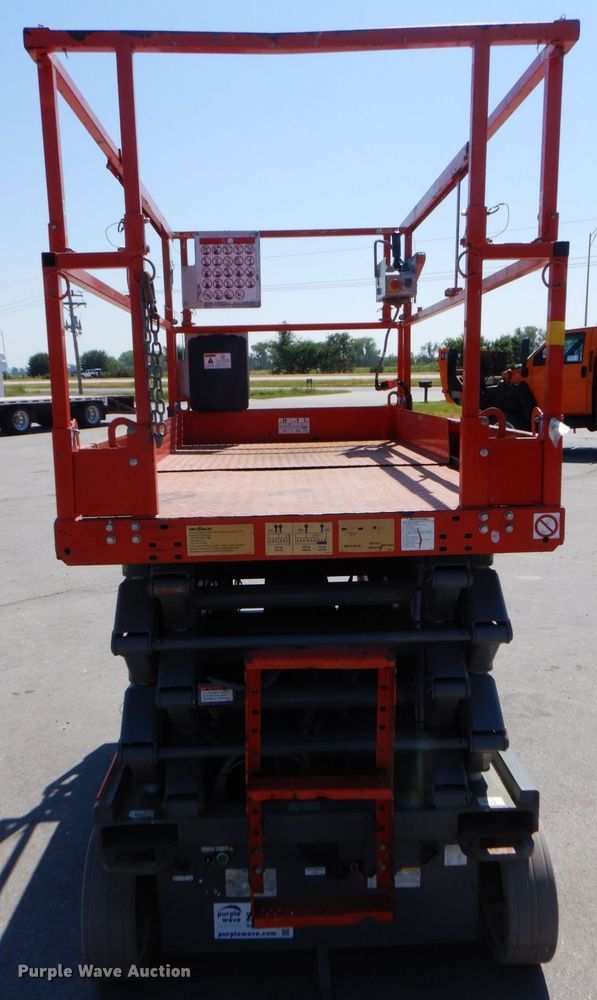 image for item DS5633 2006 Skyjack  SJIII 4632  scissor lift