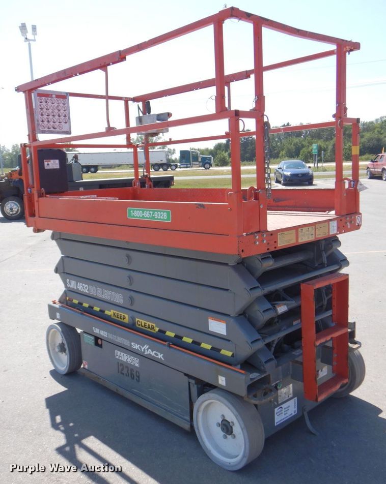 image for item DS5633 2006 Skyjack  SJIII 4632  scissor lift