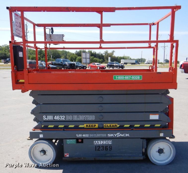 image for item DS5633 2006 Skyjack  SJIII 4632  scissor lift
