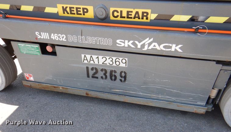 image for item DS5633 2006 Skyjack  SJIII 4632  scissor lift