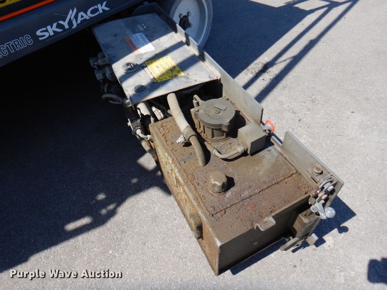 image for item DS5633 2006 Skyjack  SJIII 4632  scissor lift