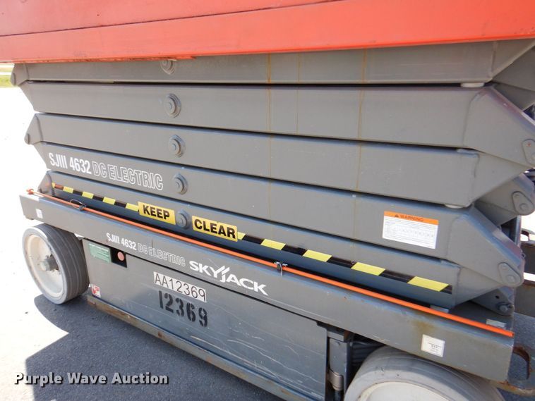 image for item DS5633 2006 Skyjack  SJIII 4632  scissor lift