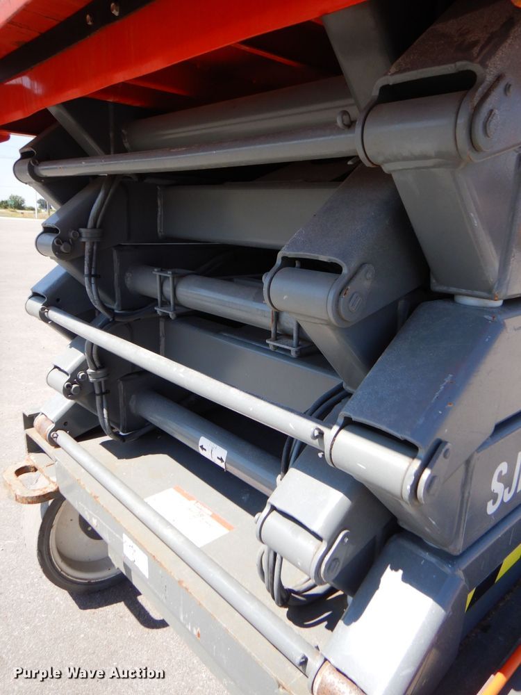 image for item DS5633 2006 Skyjack  SJIII 4632  scissor lift