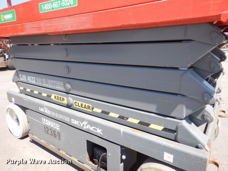 image for item DS5633 2006 Skyjack  SJIII 4632  scissor lift