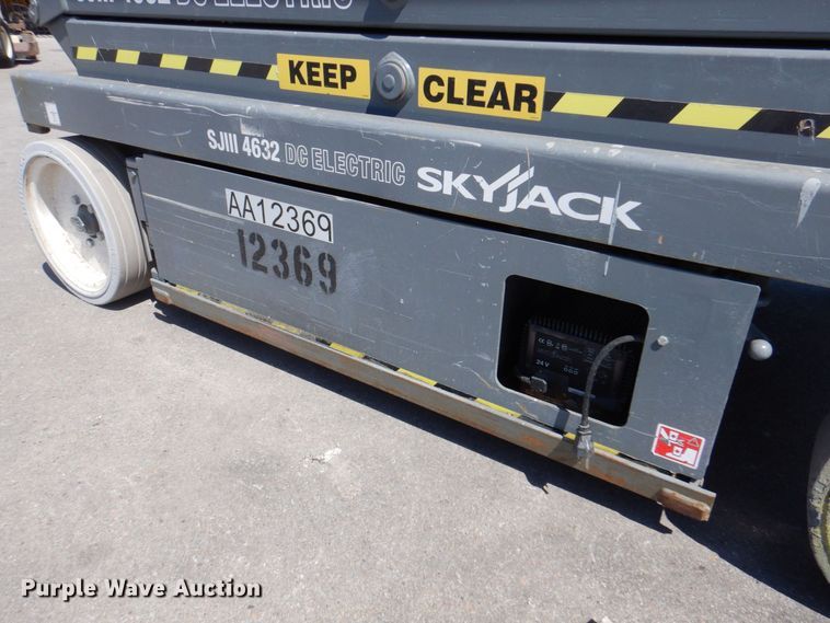 image for item DS5633 2006 Skyjack  SJIII 4632  scissor lift