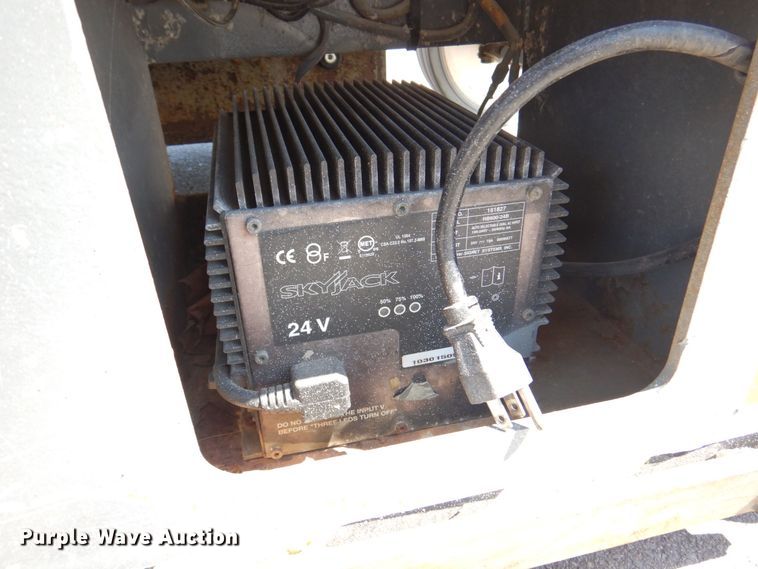 image for item DS5633 2006 Skyjack  SJIII 4632  scissor lift