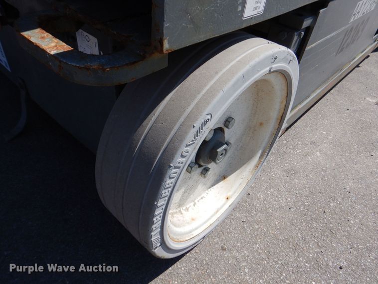 image for item DS5633 2006 Skyjack  SJIII 4632  scissor lift