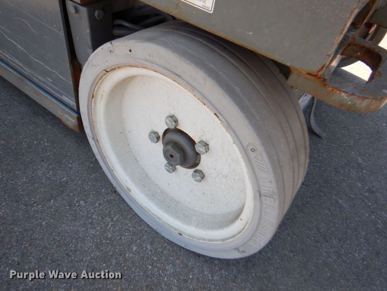 image for item DS5633 2006 Skyjack  SJIII 4632  scissor lift