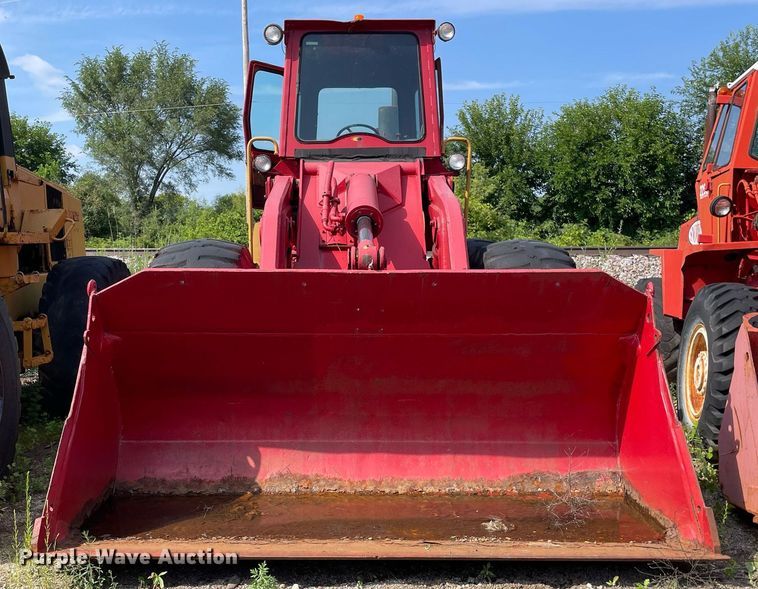 image for item DS8779 International Harvester H90  wheel loader
