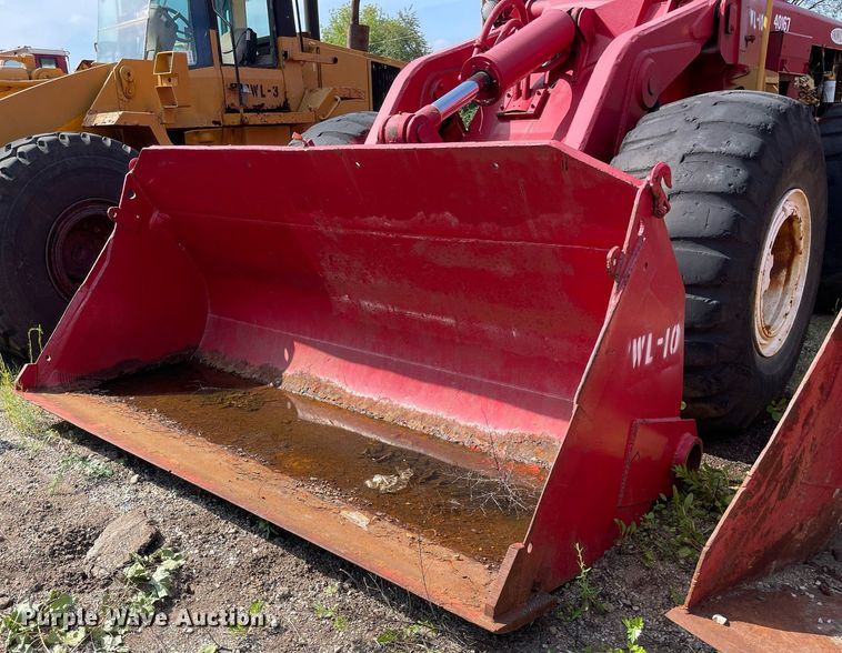 image for item DS8779 International Harvester H90  wheel loader