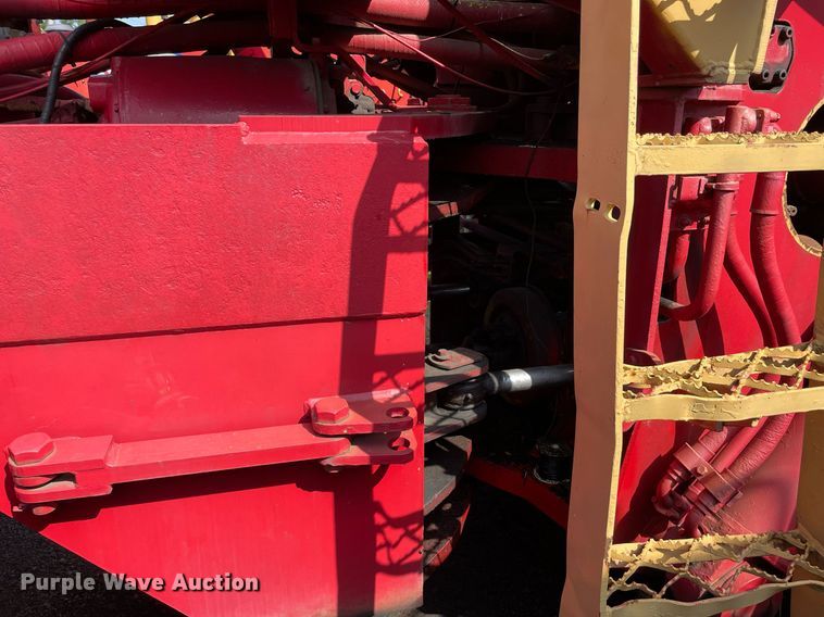 image for item DS8779 International Harvester H90  wheel loader