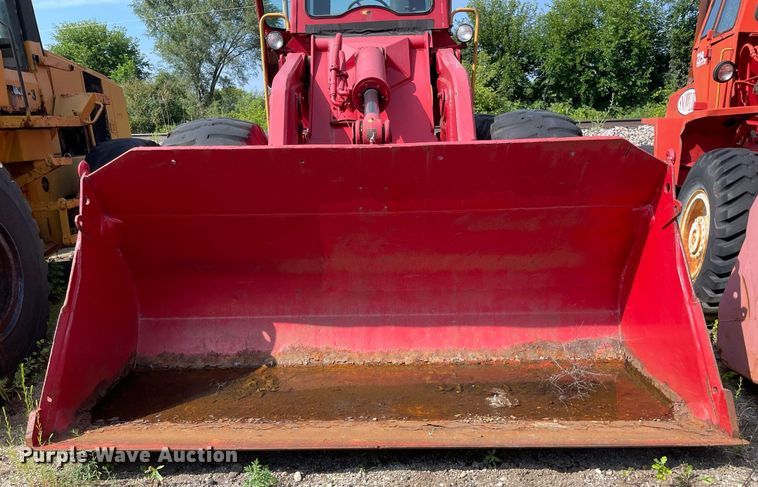 image for item DS8779 International Harvester H90  wheel loader