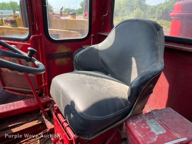 image for item DS8779 International Harvester H90  wheel loader