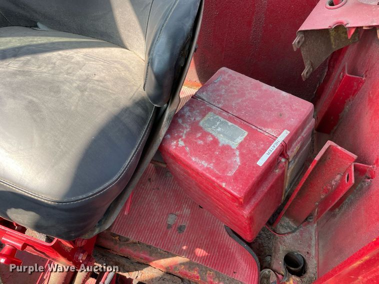 image for item DS8779 International Harvester H90  wheel loader