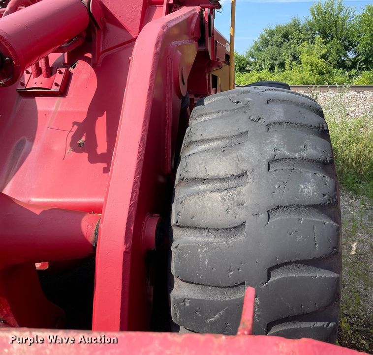 image for item DS8779 International Harvester H90  wheel loader