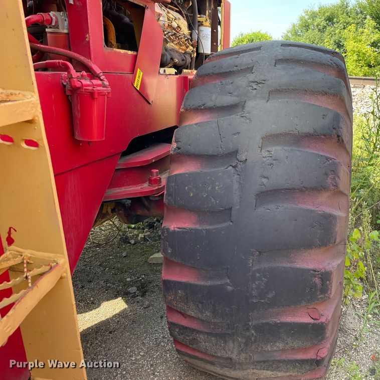 image for item DS8779 International Harvester H90  wheel loader