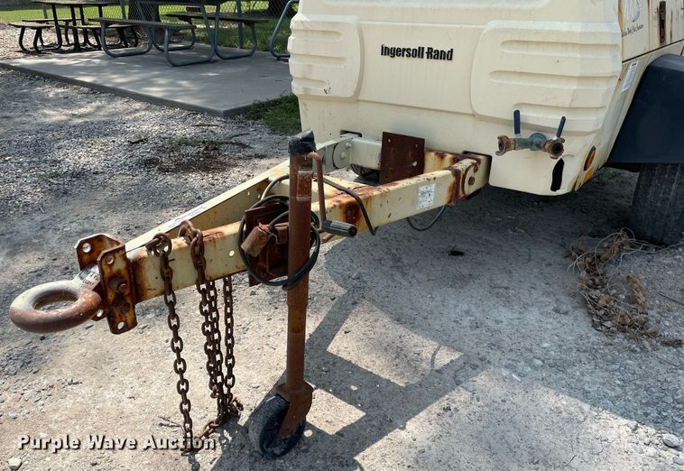 image for item HN9953 2003 Ingersoll Rand 185  air compressor