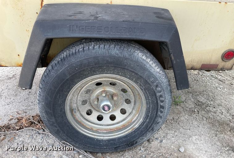 image for item HN9953 2003 Ingersoll Rand 185  air compressor