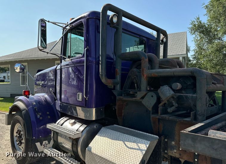 image for item HN9961 1997 Western Star 4864F  winch truck