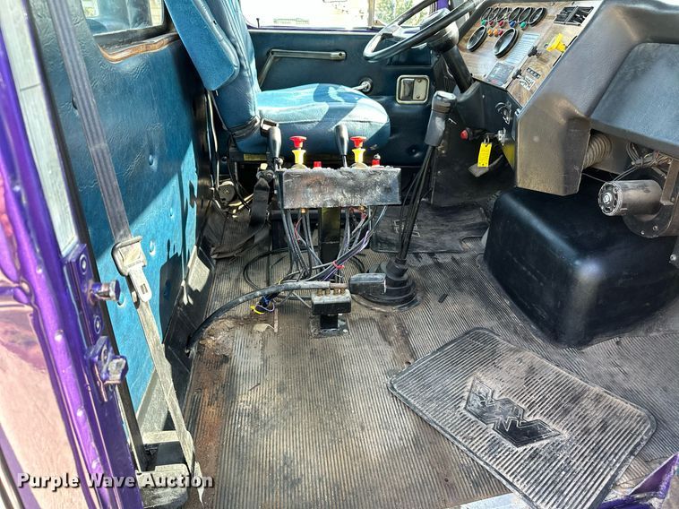 image for item HN9961 1997 Western Star 4864F  winch truck