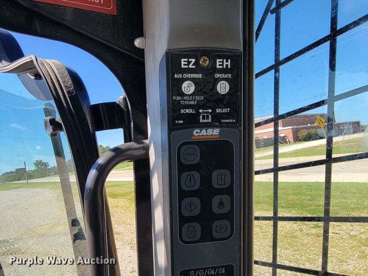 image for item HY9095 2017 Case TR270  tracked skid steer loader