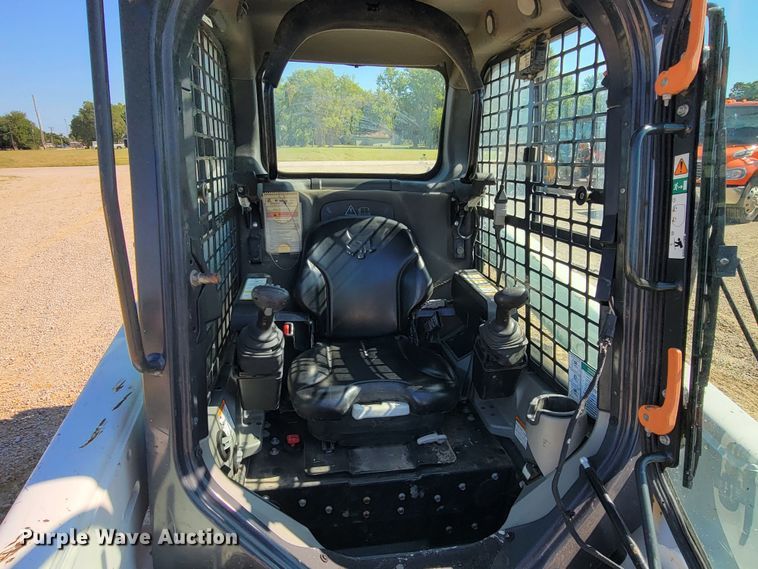 image for item HY9096 2017 Bobcat T550  tracked skid steer loader