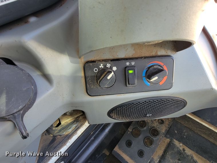 image for item HY9096 2017 Bobcat T550  tracked skid steer loader