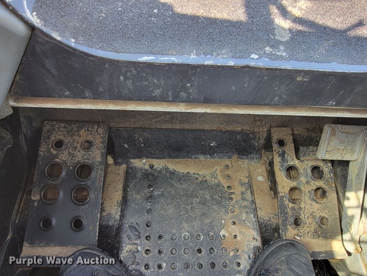 image for item HY9096 2017 Bobcat T550  tracked skid steer loader