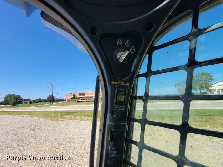 image for item HY9096 2017 Bobcat T550  tracked skid steer loader