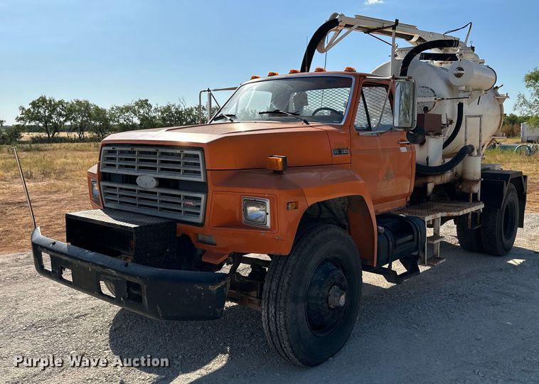 image for item KM9818 1986 Ford F8000  vacuum truck