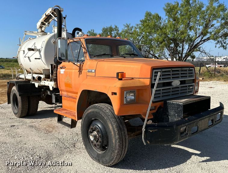 image for item KM9818 1986 Ford F8000  vacuum truck