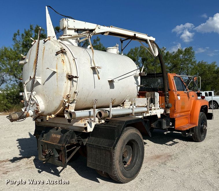image for item KM9818 1986 Ford F8000  vacuum truck